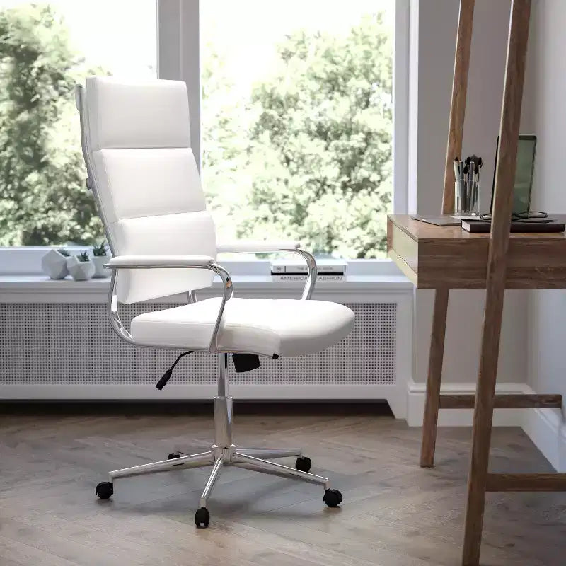 Chaise de bureau pivotante de direction contemporaine en cuir souple avec panneau dossier haut Flash Furniture