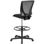 Chaise de bureau ergonomique Flash Furniture avec dossier mi-haut en maille, siège en tissu noir et repose-pieds réglable