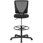 Chaise de bureau ergonomique Flash Furniture avec dossier mi-haut en maille, siège en tissu noir et repose-pieds réglable