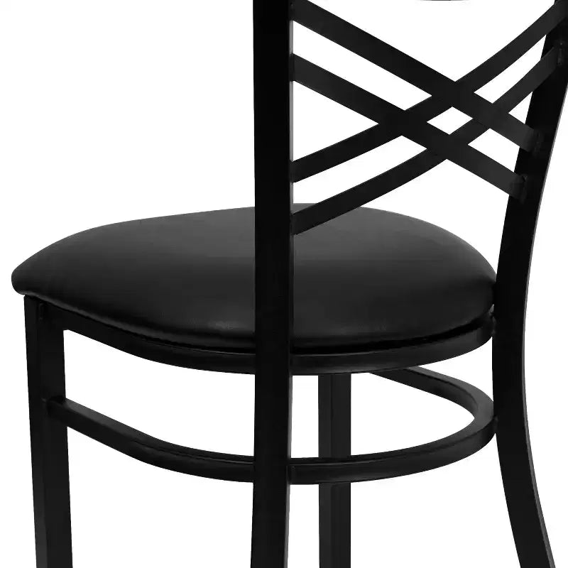 Chaise de salle à manger de restaurant en métal à dossier en X Emma et Oliver Black