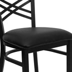 Chaise de salle à manger de restaurant en métal à dossier en X Emma et Oliver Black