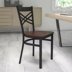 Chaise de salle à manger de restaurant en métal à dossier en X Emma et Oliver Black