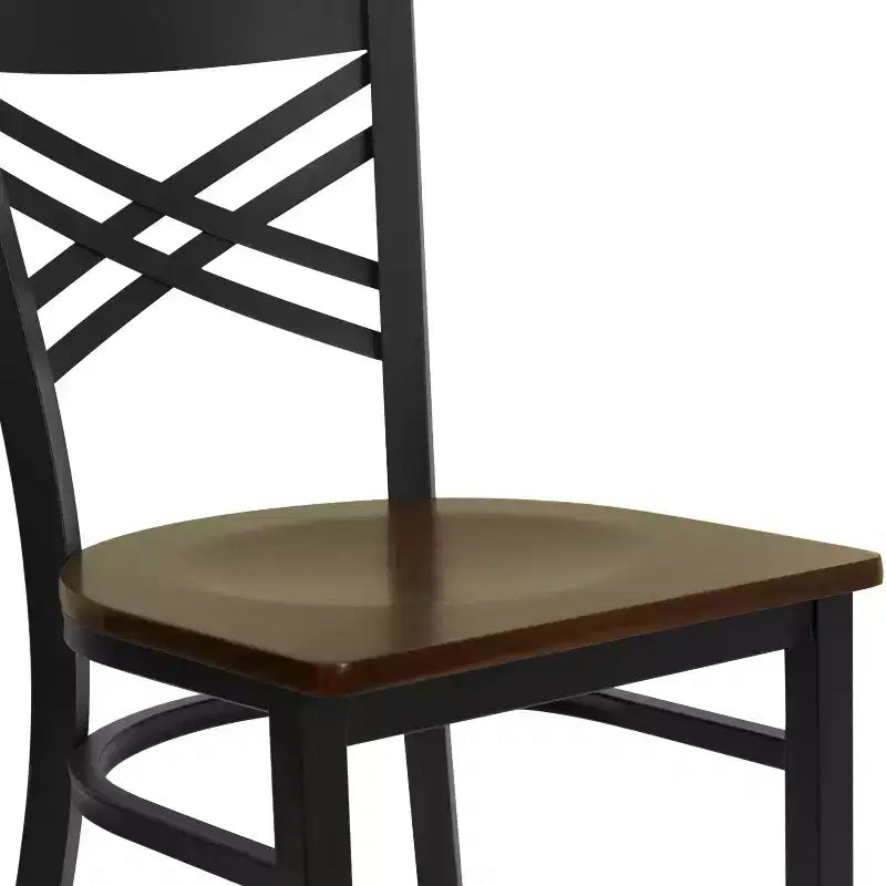 Chaise de salle à manger de restaurant en métal à dossier en X Emma et Oliver Black