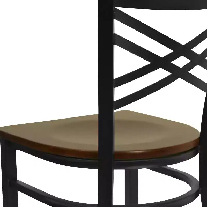 Chaise de salle à manger de restaurant en métal à dossier en X Emma et Oliver Black