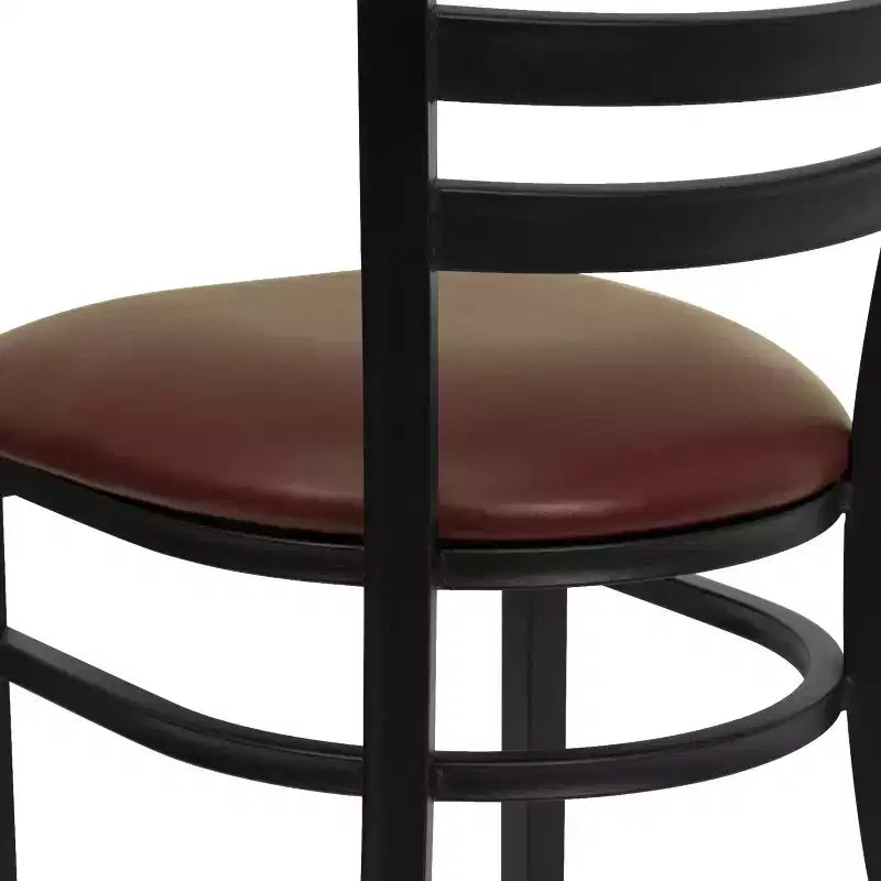 Chaise de salle à manger en métal à dossier échelle Emma et Oliver Black pour restaurant