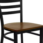 Chaise de salle à manger en métal à dossier échelle Emma et Oliver Black pour restaurant
