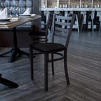 Chaise de salle à manger en métal à dossier échelle Emma et Oliver Black pour restaurant
