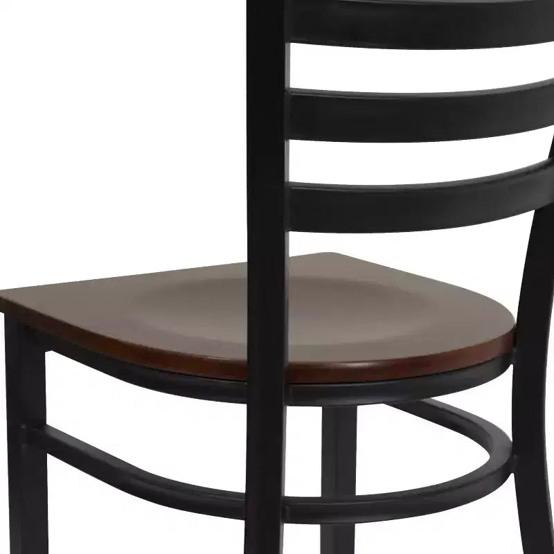 Chaise de salle à manger en métal à dossier échelle Emma et Oliver Black pour restaurant