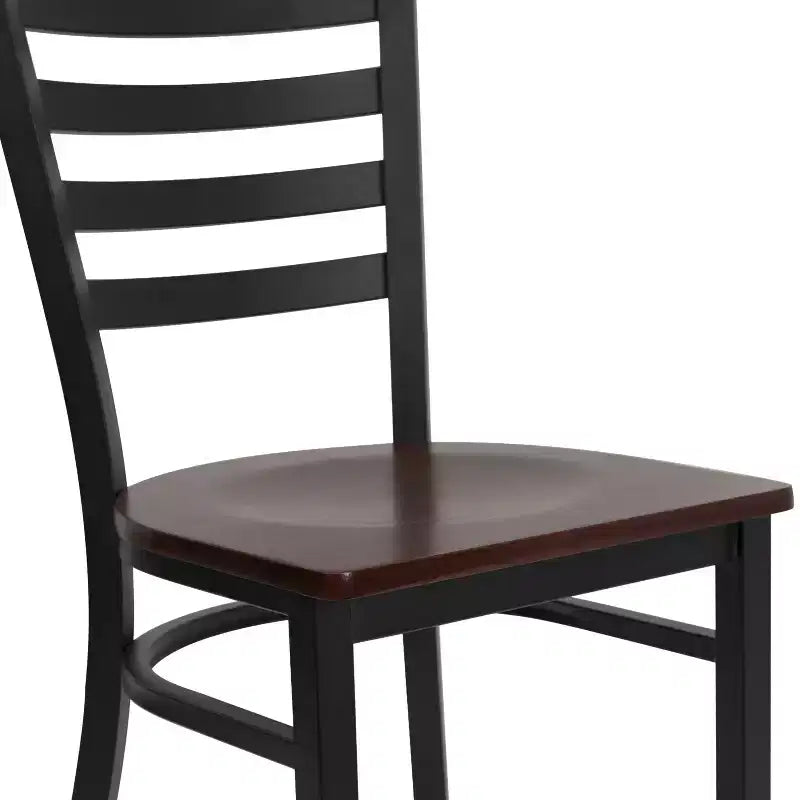 Chaise de salle à manger en métal à dossier échelle Emma et Oliver Black pour restaurant