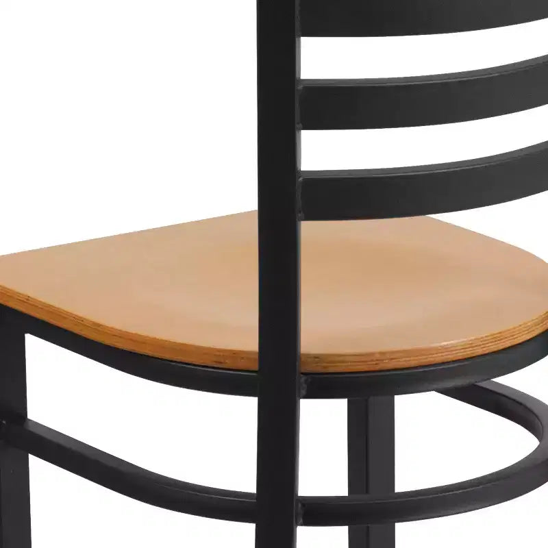 Chaise de salle à manger en métal à dossier échelle Emma et Oliver Black pour restaurant