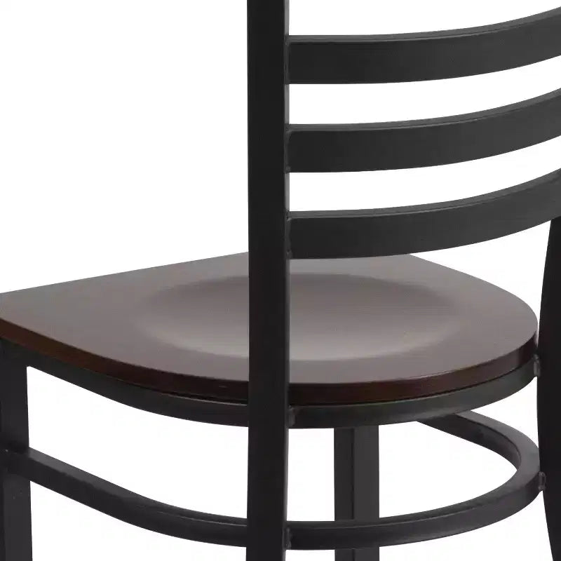 Chaise de salle à manger en métal à dossier échelle Emma et Oliver Black pour restaurant