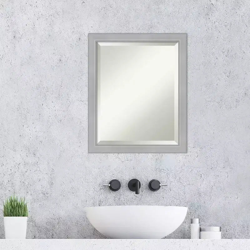 Miroir mural de salle de bain encadré brossé Vista Nickel - Amanti Art