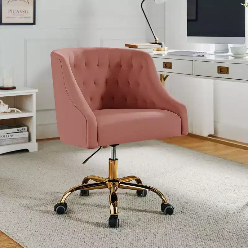 Chaise de bureau pivotante à hauteur réglable en velours Anika avec dossier capitonné et base dorée | Karat Home