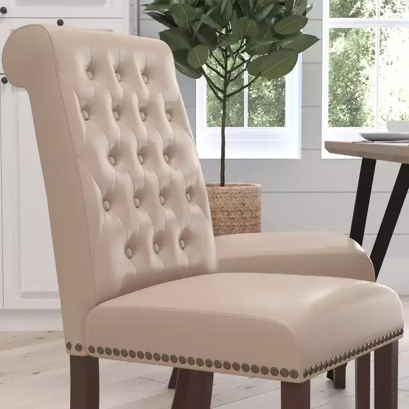 Chaise Parsons rembourrée Merrick Lane avec garniture cloutée