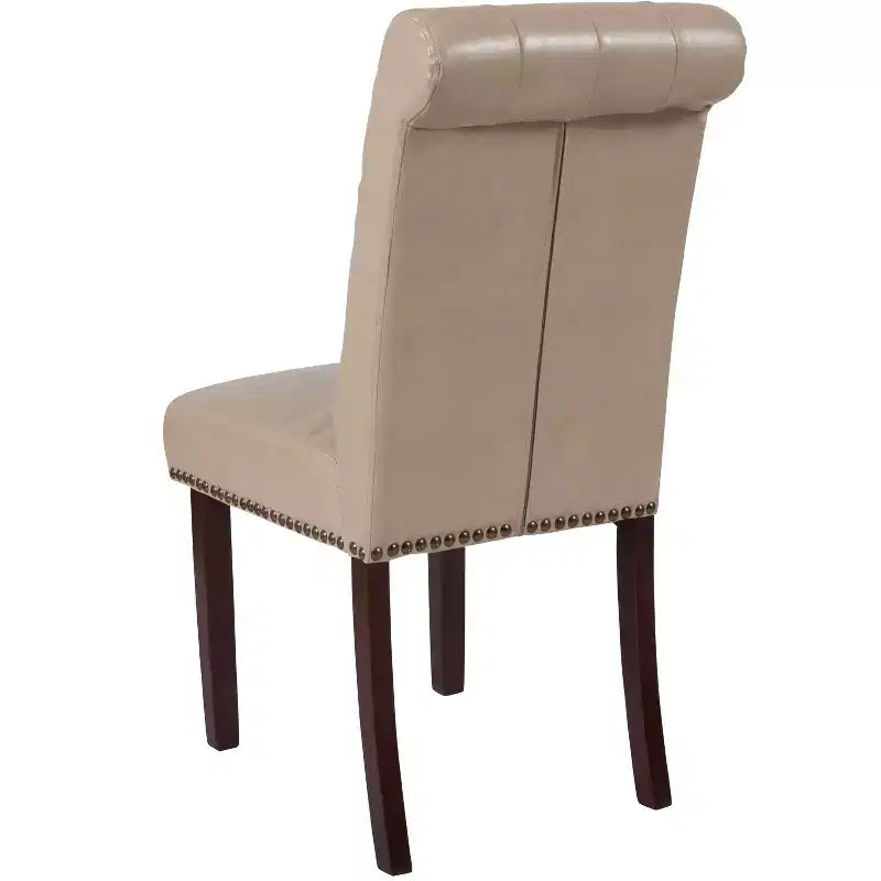 Chaise Parsons rembourrée Merrick Lane avec garniture cloutée