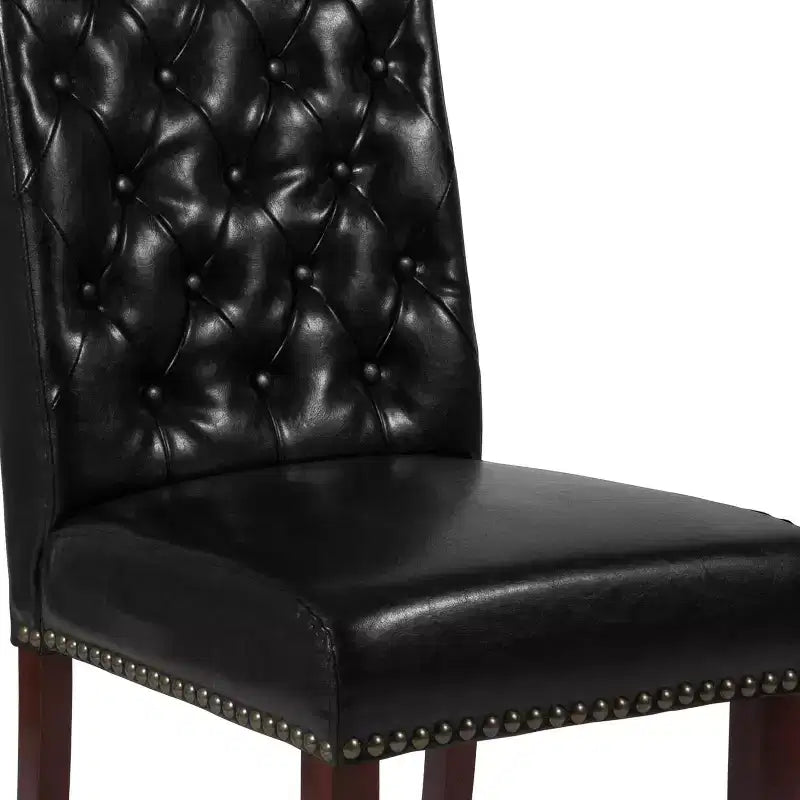 Chaise Parsons rembourrée Merrick Lane avec garniture cloutée