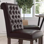 Chaise Parsons rembourrée Merrick Lane avec garniture cloutée