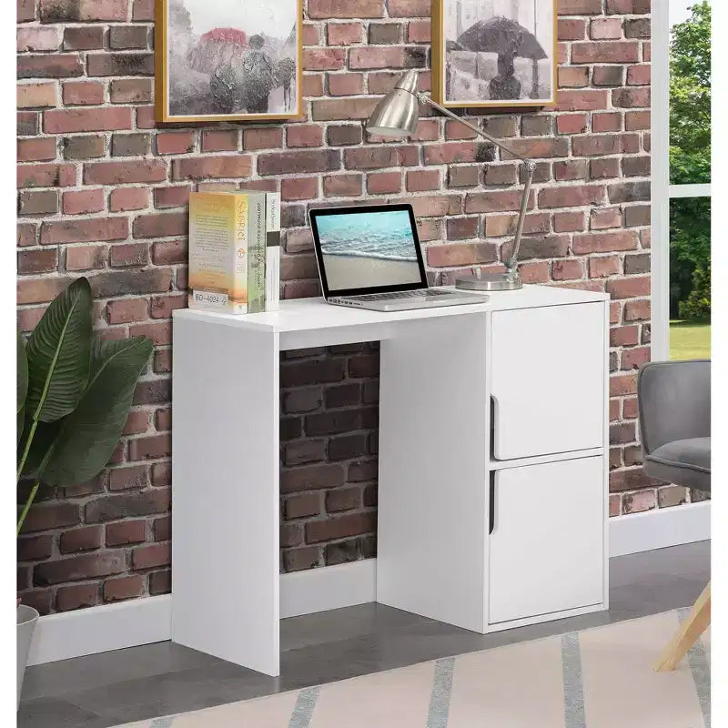 Bureau d'étudiant Designs2Go avec armoires de rangement - Breighton Home