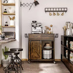 HOMCOM Chariot de cuisine rustique de ferme, Îlot de rangement roulant avec étagère réglable, deux tiroirs, armoire à porte coulissante de grange et porte-serviettes