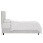Lit rembourré Empire de Skyline Furniture en taupe rayé Oxford