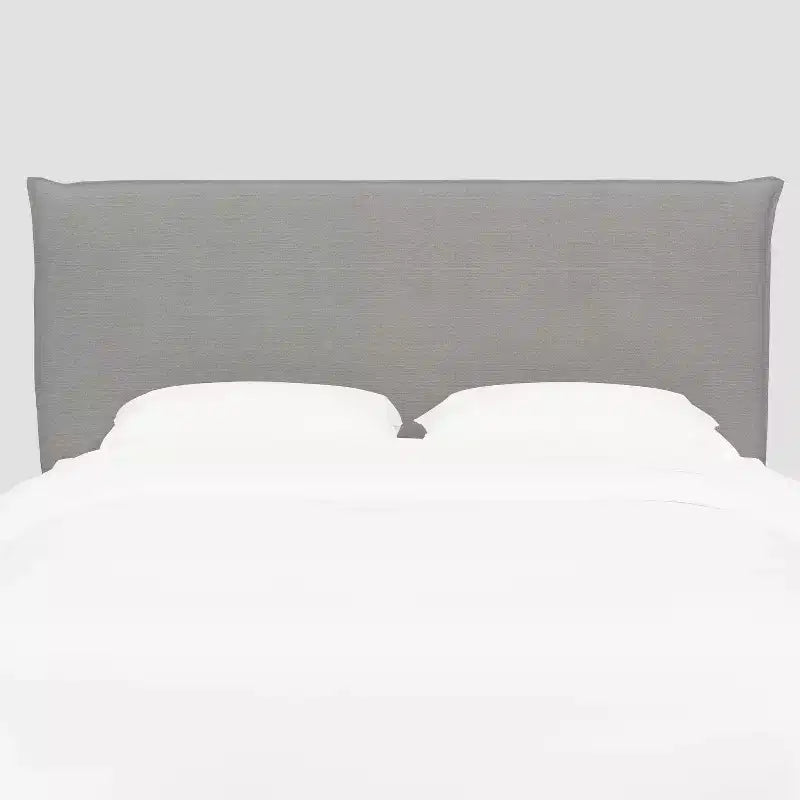Tête de lit rembourrée Larkmont avec passepoil sur mesure – Threshold designed with Studio McGee