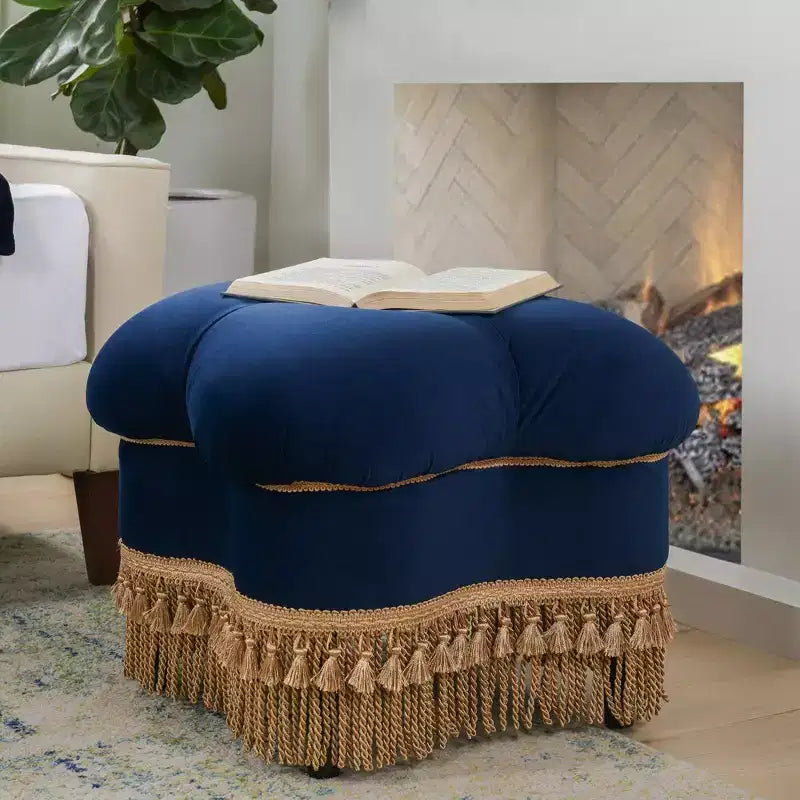 Jennifer Taylor Home Ellen Ottoman capitonné trèfle avec franges dorées, velours bleu marine