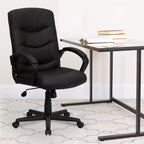 Chaise de bureau pivotante Emma and Oliver en similicuir noir à dossier mi-haut avec trois surpiqûres horizontales