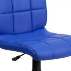 Chaise de bureau pivotante Emma et Oliver en vinyle matelassé à dossier mi-hauteur