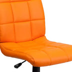 Chaise de bureau pivotante Emma et Oliver en vinyle matelassé à dossier mi-hauteur