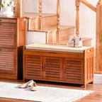 HOMCOM Banc à chaussures avec placards de rangement, banc d'entrée en bambou avec coussin d'assise, 3 portes et compartiment caché pour le couloir, Cerise foncée