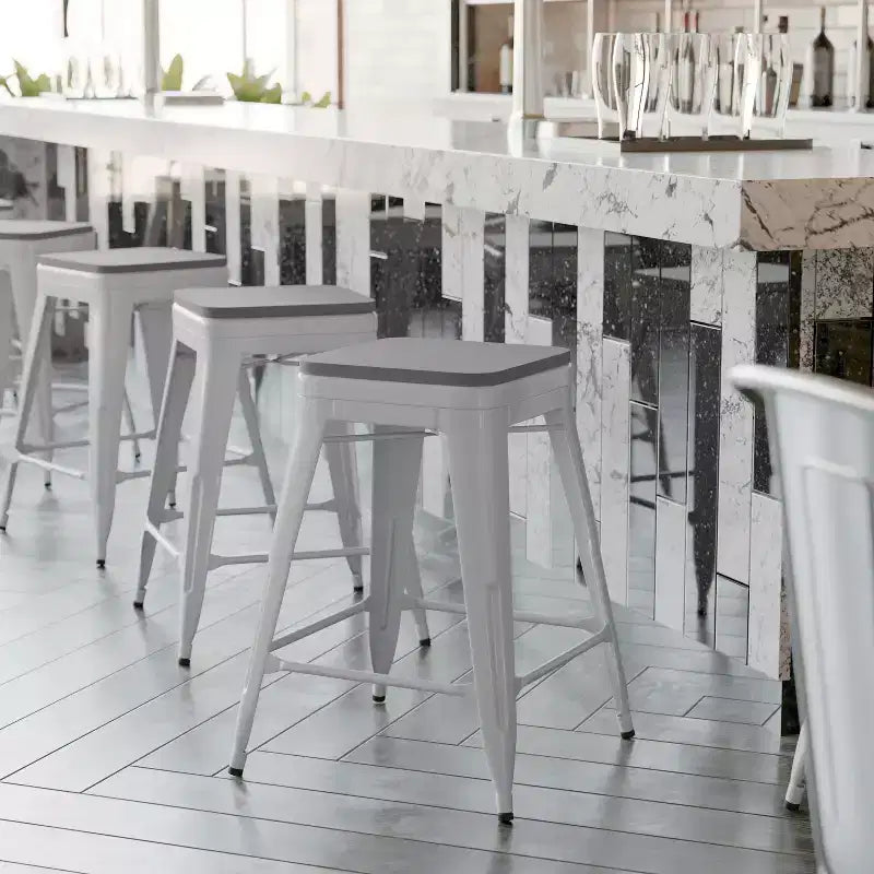 Flash Furniture Cierra, ensemble de 4 tabourets de bar en métal sans dossier de 61 cm de hauteur, de qualité commerciale, pour l'intérieur, avec sièges en résine polyvalente tout temps