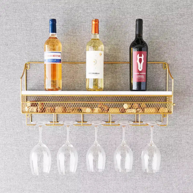 Twine Range-bouteilles mural doré, Rangement intégré pour les bouchons de liège, Peut contenir 8 bouteilles de vin et 5 verres à vin, Bois et fonte, Cadeaux de mariage, Décor de bar à la maison