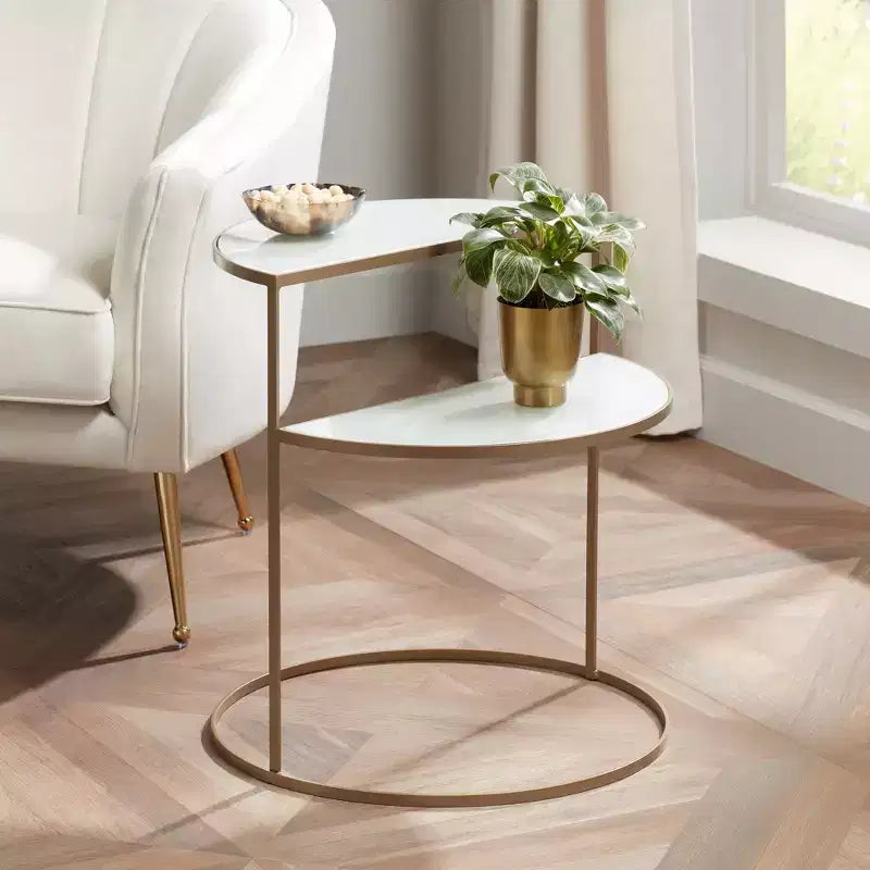 Kensington Hill Danica Table d'appoint moderne en métal 25 x 22 1/4 Or, 2 niveaux, demi-lune, verre trempé blanc pour salon, chambre à coucher, chevet