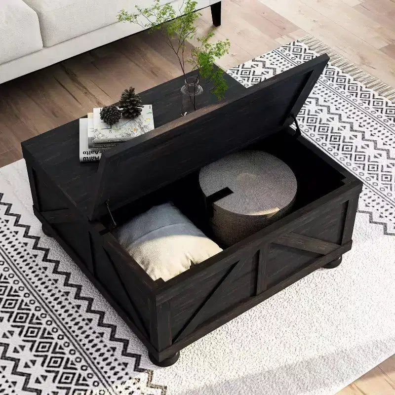 Table basse carrée Pershins Farmhouse avec rangement - HOMES: Inside + Out