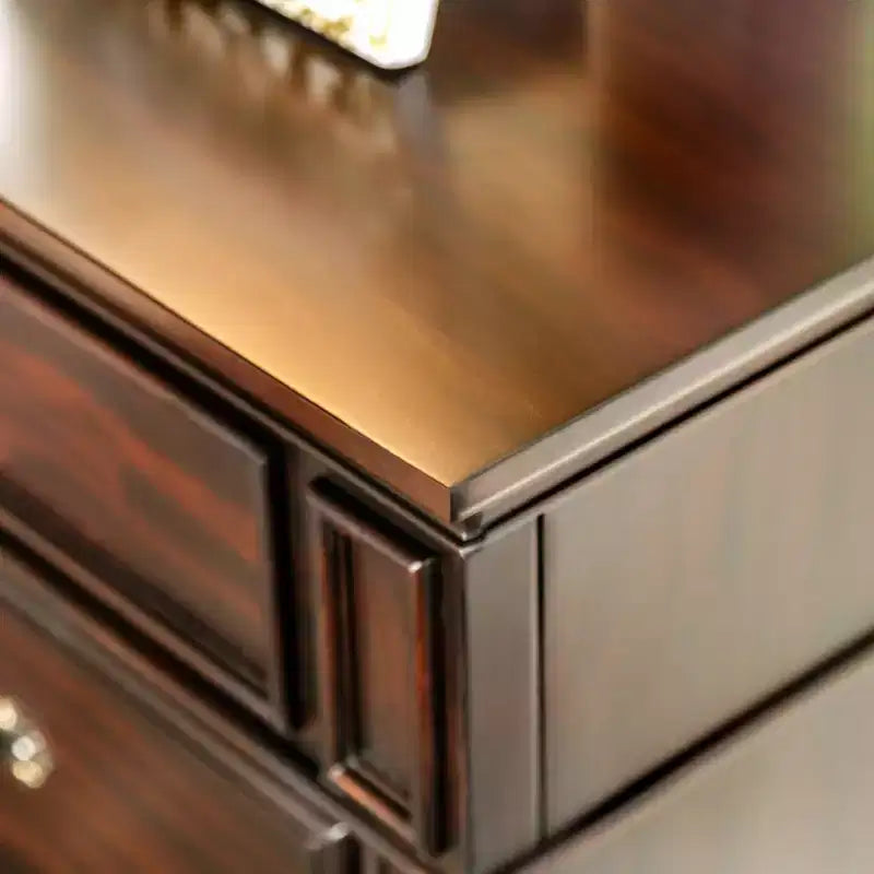 Table de chevet à 3 tiroirs Pennings avec pieds tournés – HOMES: Inside + Out