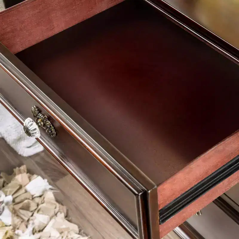 Table de chevet à 3 tiroirs Pennings avec pieds tournés – HOMES: Inside + Out