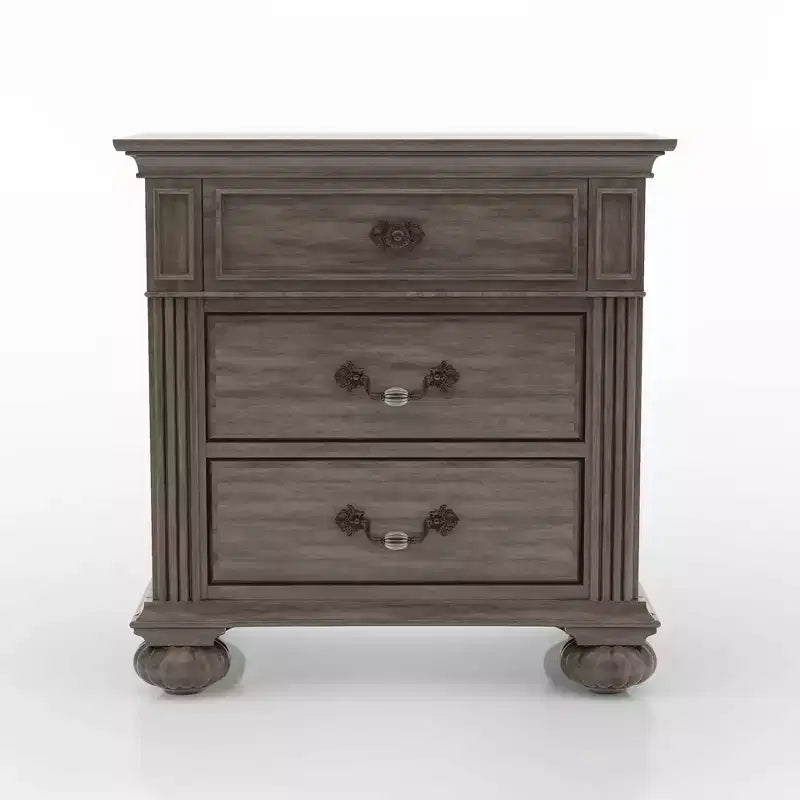 Table de chevet à 3 tiroirs Pennings avec pieds tournés – HOMES: Inside + Out