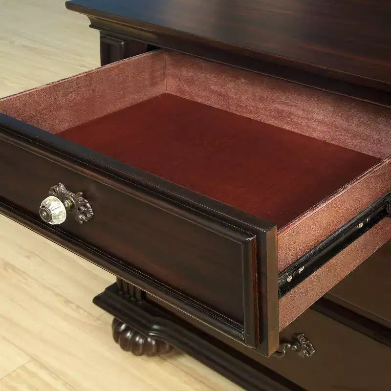 Table de chevet à 3 tiroirs Pennings avec pieds tournés – HOMES: Inside + Out