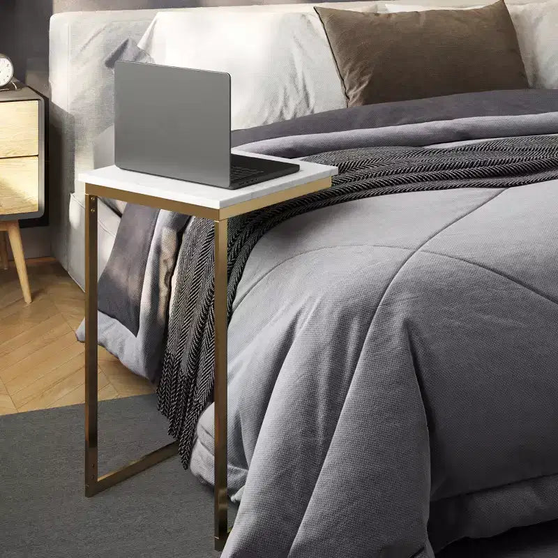 Table d'appoint en C Lavish Home - Table d'appoint en véritable marbre avec cadre en fer doré pour canapé, causeuse ou lit - Meuble de salon moderne, blanc