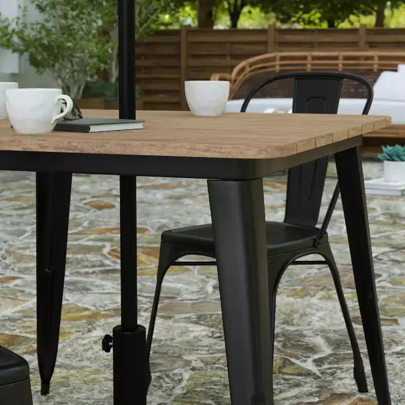 Table à manger Merrick Lane intérieure/extérieure avec trou pour parasol, plateau carré de 36 po en poly-résine toutes saisons et base en acier