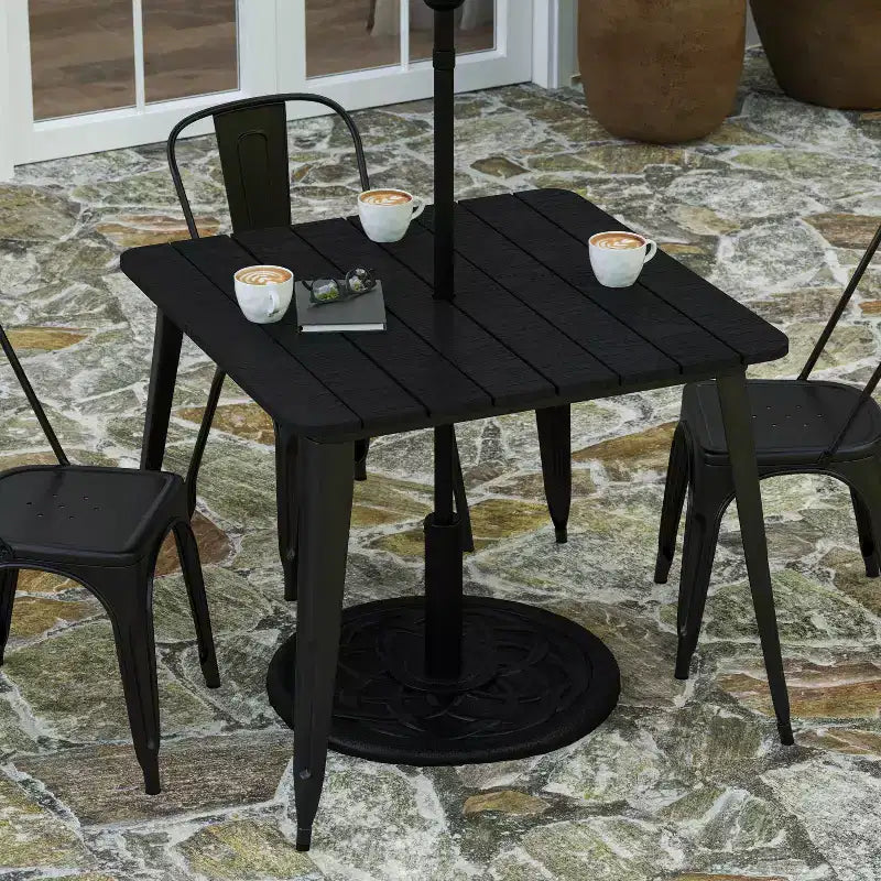 Table à manger Merrick Lane intérieure/extérieure avec trou pour parasol, plateau carré de 36 po en poly-résine toutes saisons et base en acier