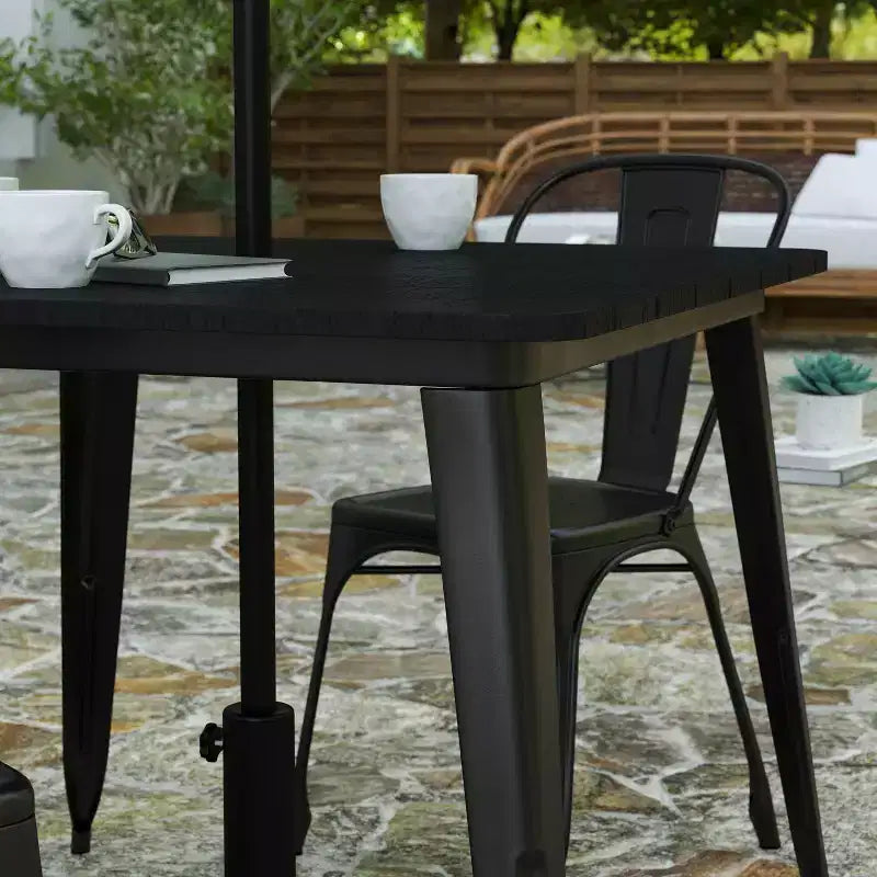 Table à manger Merrick Lane intérieure/extérieure avec trou pour parasol, plateau carré de 36 po en poly-résine toutes saisons et base en acier