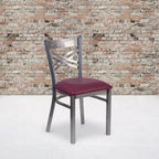 Chaise de restaurant en métal à dossier en X, recouverte d'un revêtement transparent, lot de 2, par Emma et Oliver