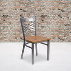 Chaise de restaurant en métal à dossier en X, recouverte d'un revêtement transparent, lot de 2, par Emma et Oliver