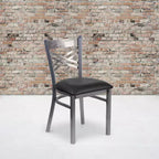 Chaise de restaurant en métal à dossier en X, recouverte d'un revêtement transparent, lot de 2, par Emma et Oliver