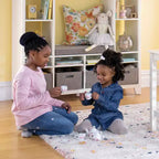 Étagère de rangement pour enfants Martha Stewart : Étagère à livres et organiseur de jouets en bois pour chambre d'enfant avec banc de lecture et bacs de rangement en tissu