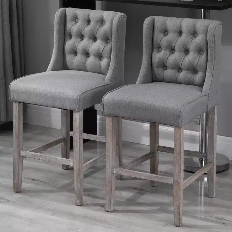 Tabourets de bar HOMCOM, chaises de salle à manger sans accoudoirs rembourrées à dossier capitonné avec pieds en bois d'hévéa, lot de 4, gris