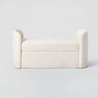 Banc arrondi Springdell – Threshold conçu avec Studio McGee