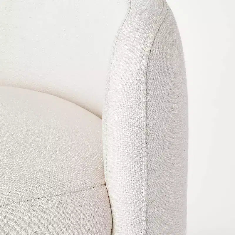 Banc arrondi Springdell – Threshold conçu avec Studio McGee