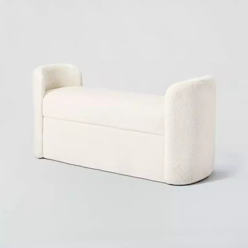 Banc arrondi Springdell – Threshold conçu avec Studio McGee